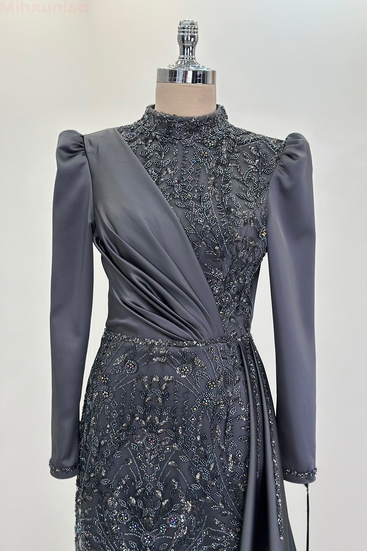 Regina Abiye - RZRGN0104