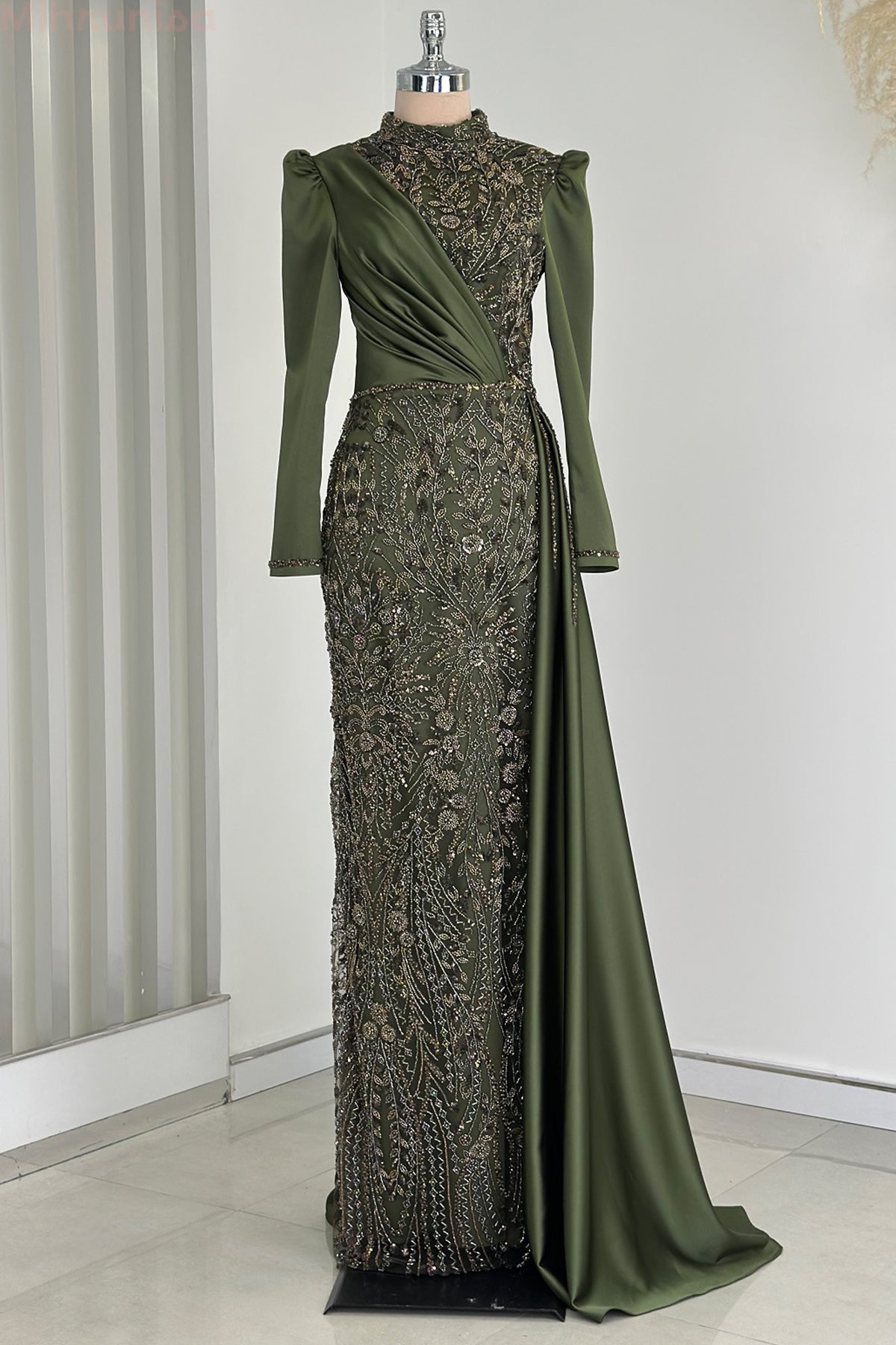 Regina Abiye - RZRGN0104