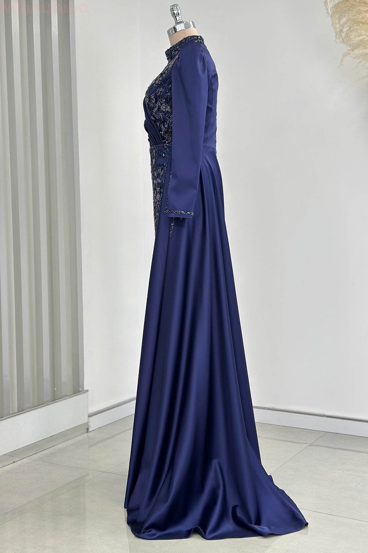 Regina Abiye - RZRGN0104