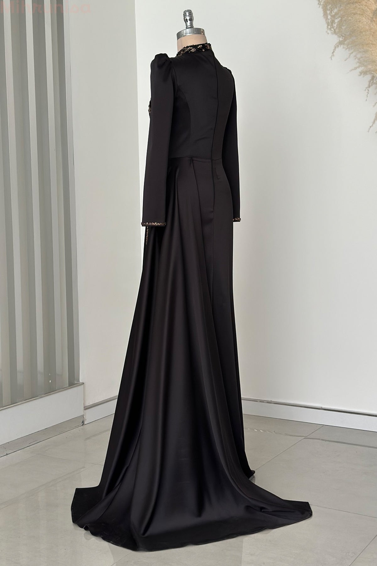 Regina Abiye - RZRGN0104