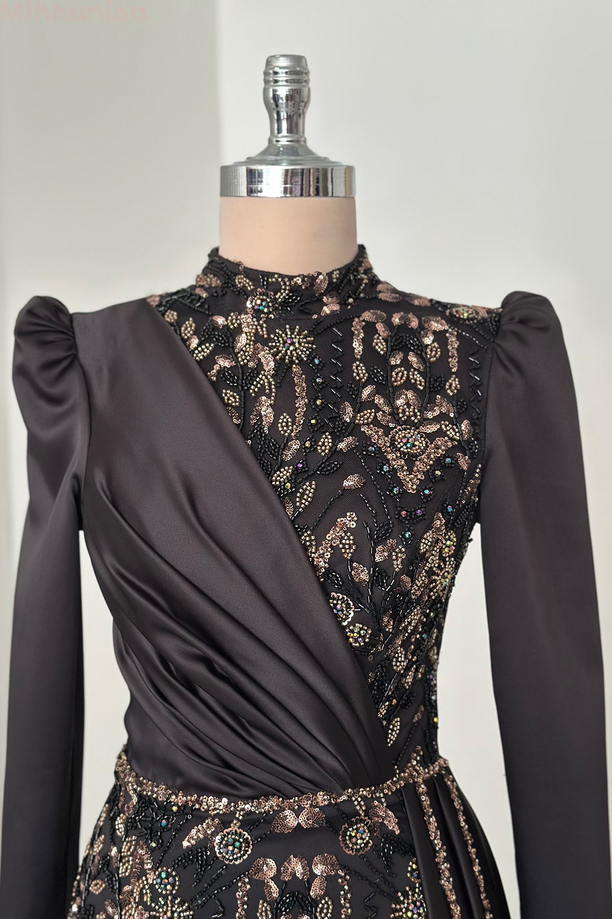 Regina Abiye - RZRGN0104