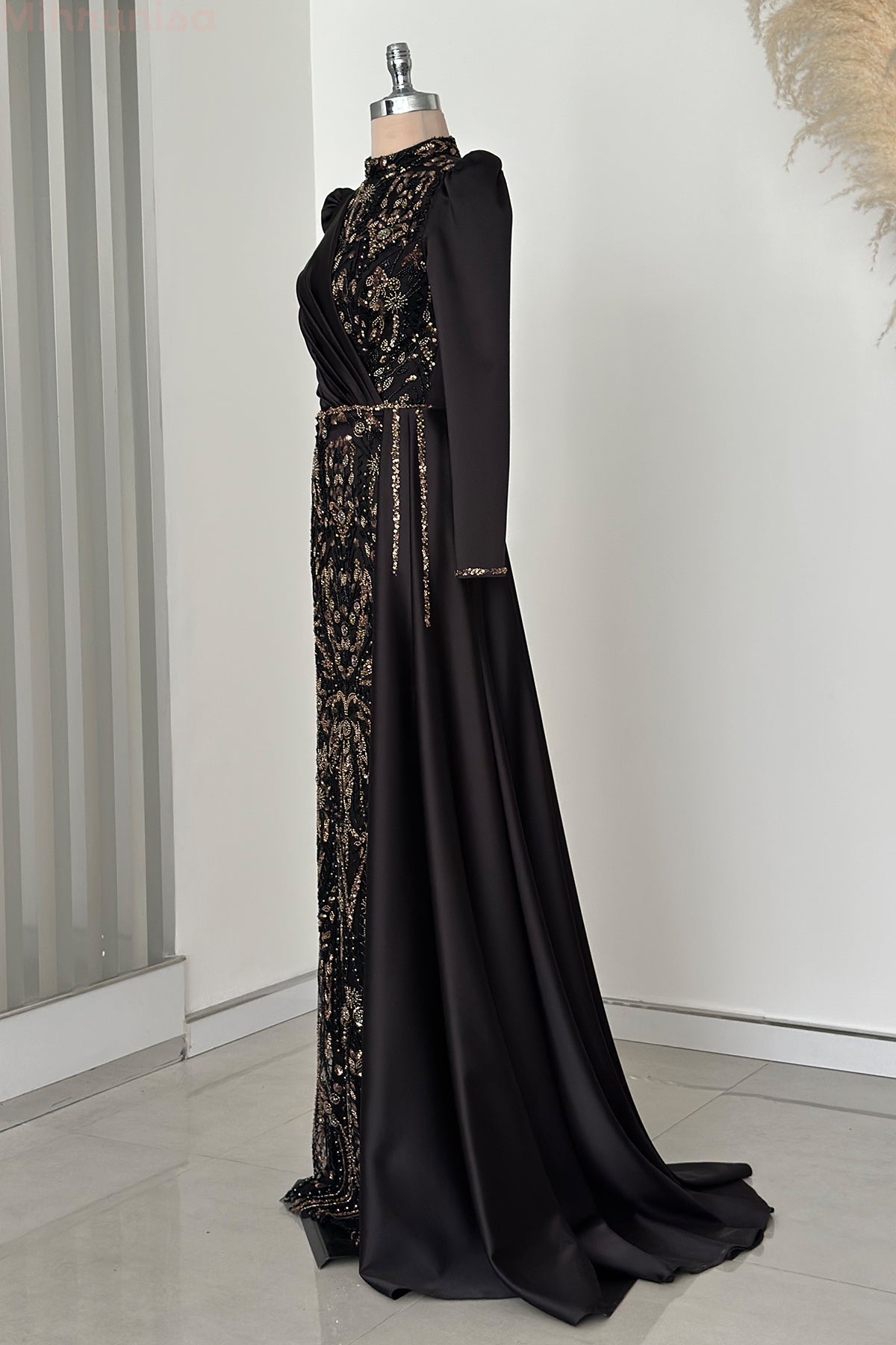 Regina Abiye - RZRGN0104