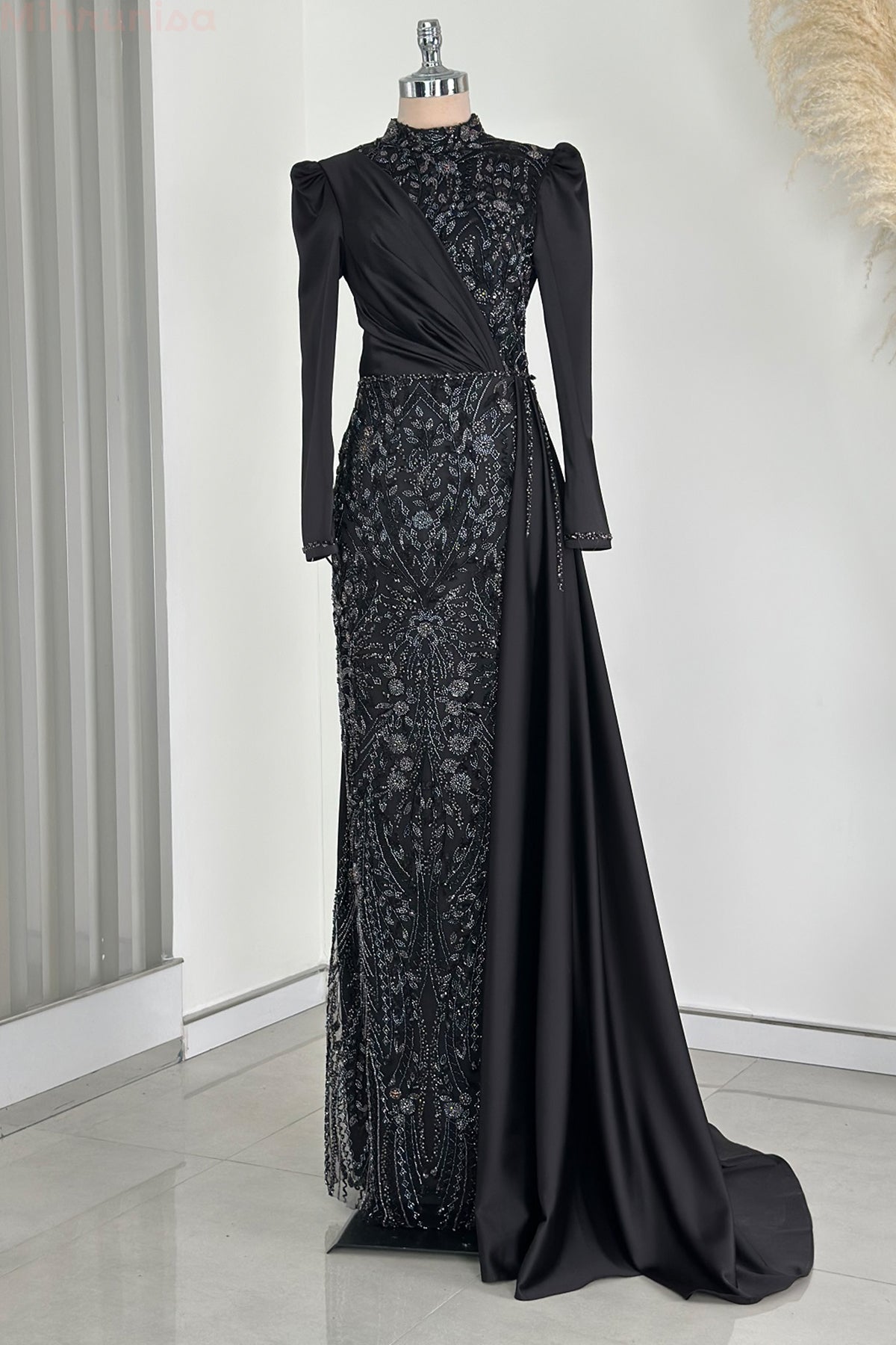 Regina Abiye - RZRGN0104