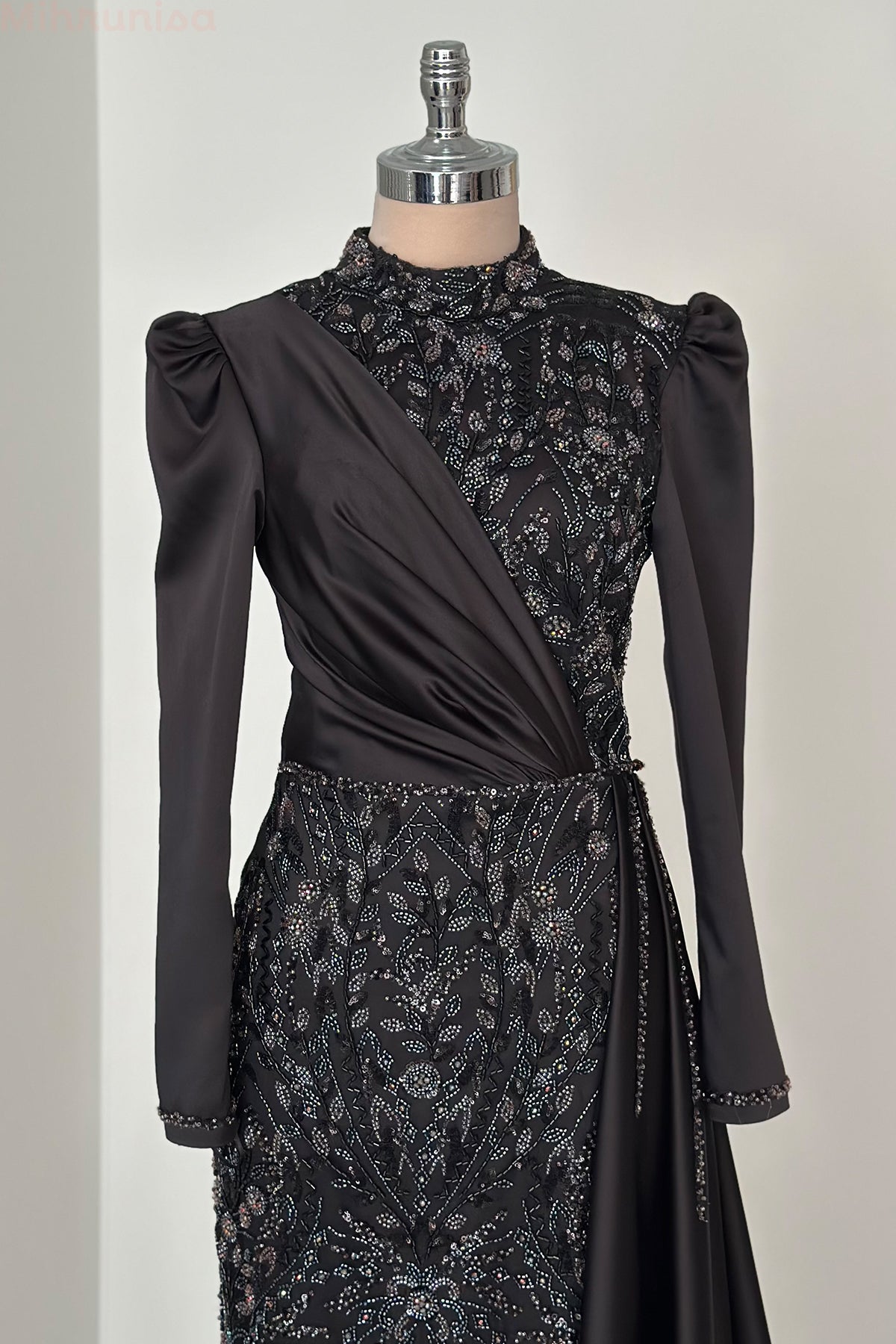 Regina Abiye - RZRGN0104