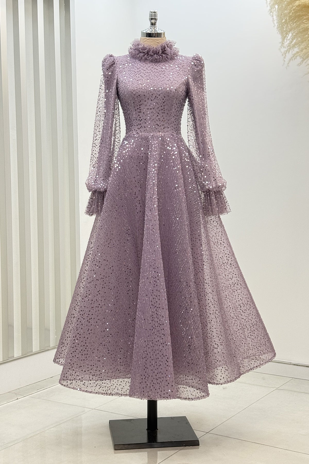 Larin Abiye - RZLRN2706