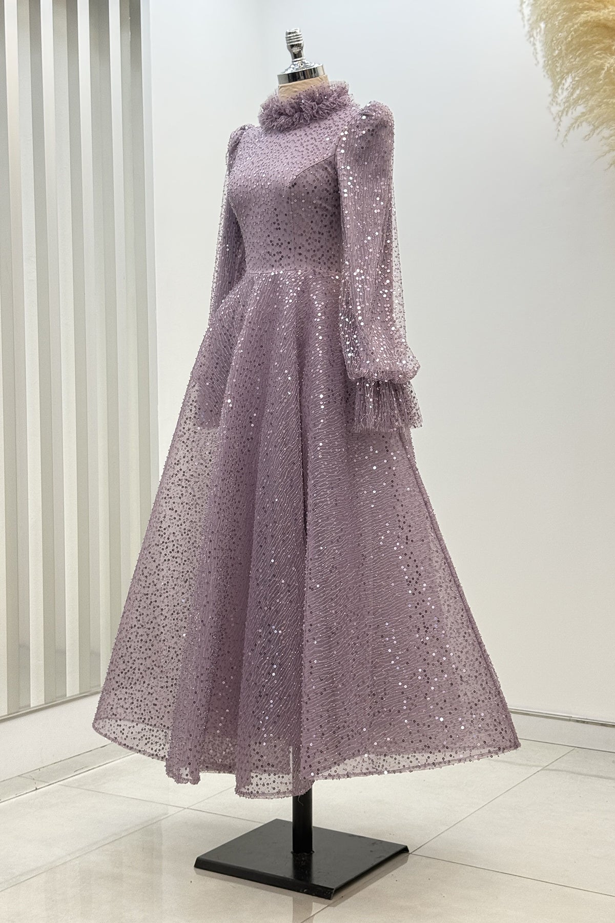 Larin Abiye - RZLRN2706