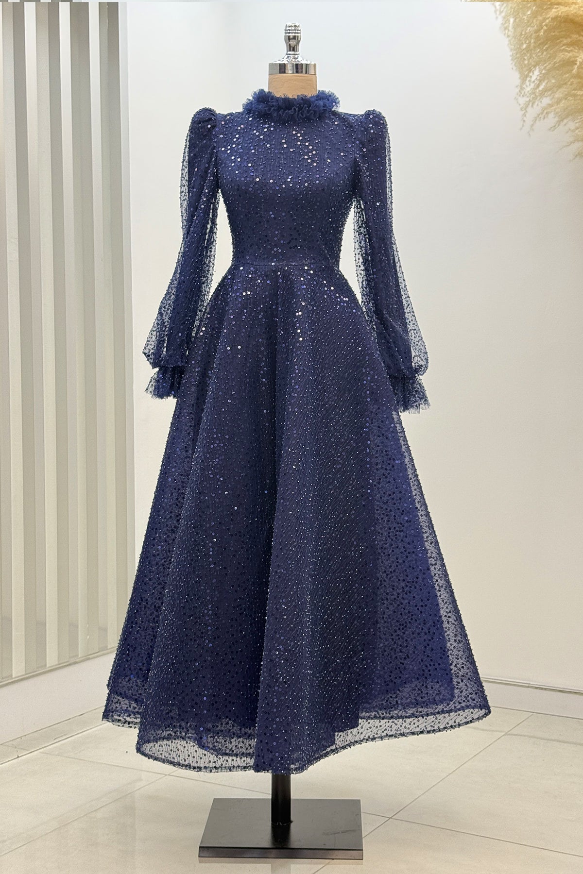 Larin Abiye - RZLRN2706