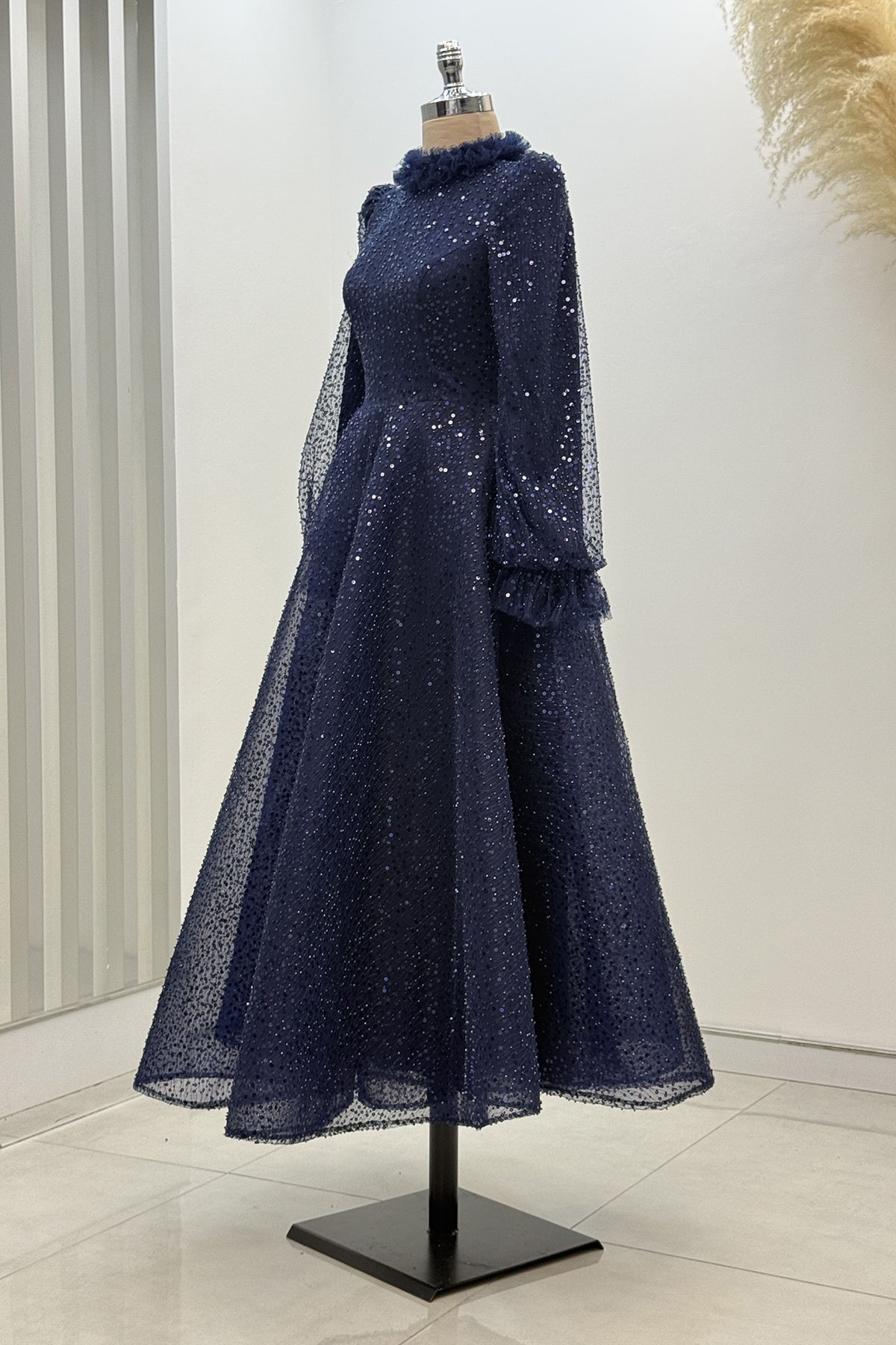 Larin Abiye - RZLRN2706