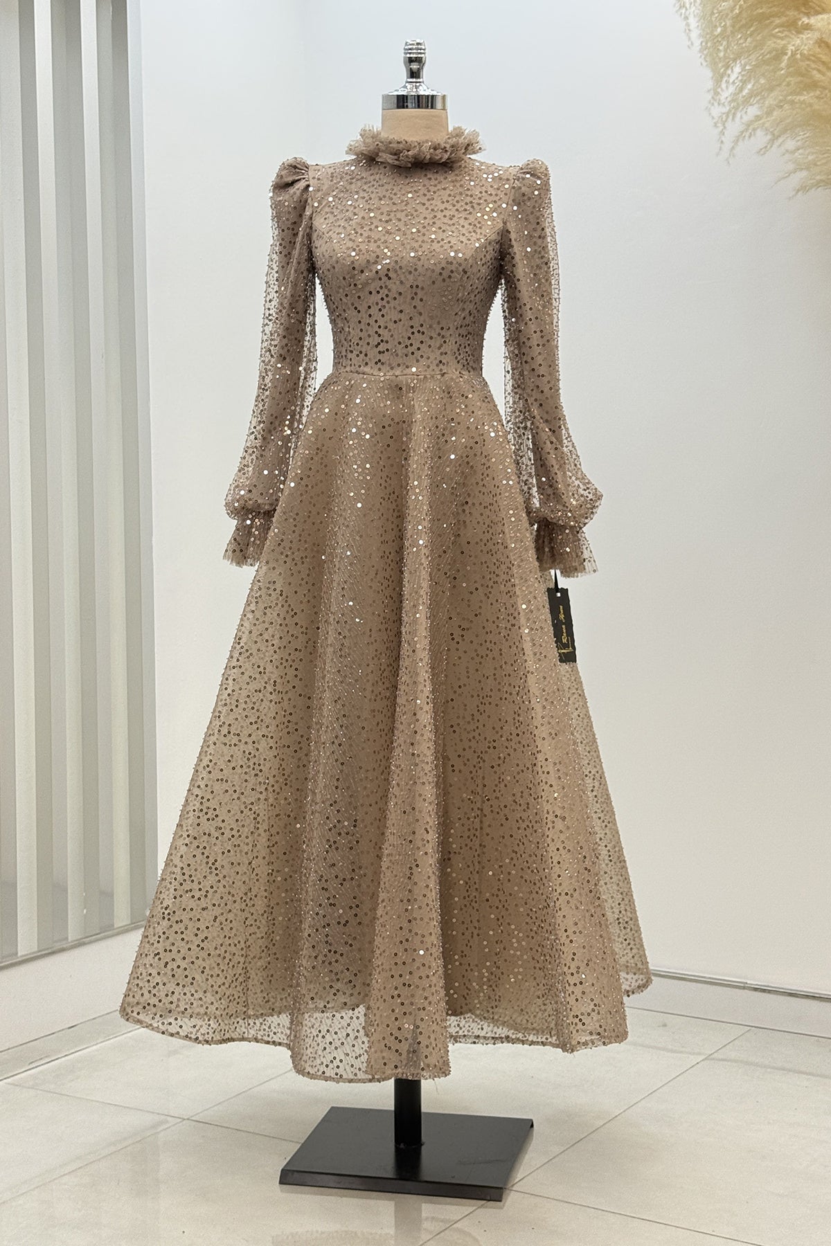 Larin Abiye - RZLRN2706