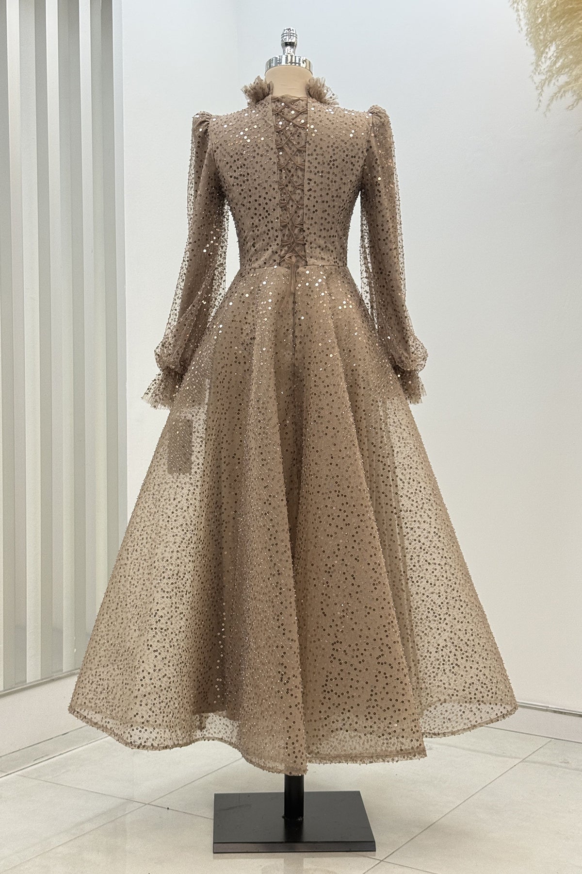 Larin Abiye - RZLRN2706