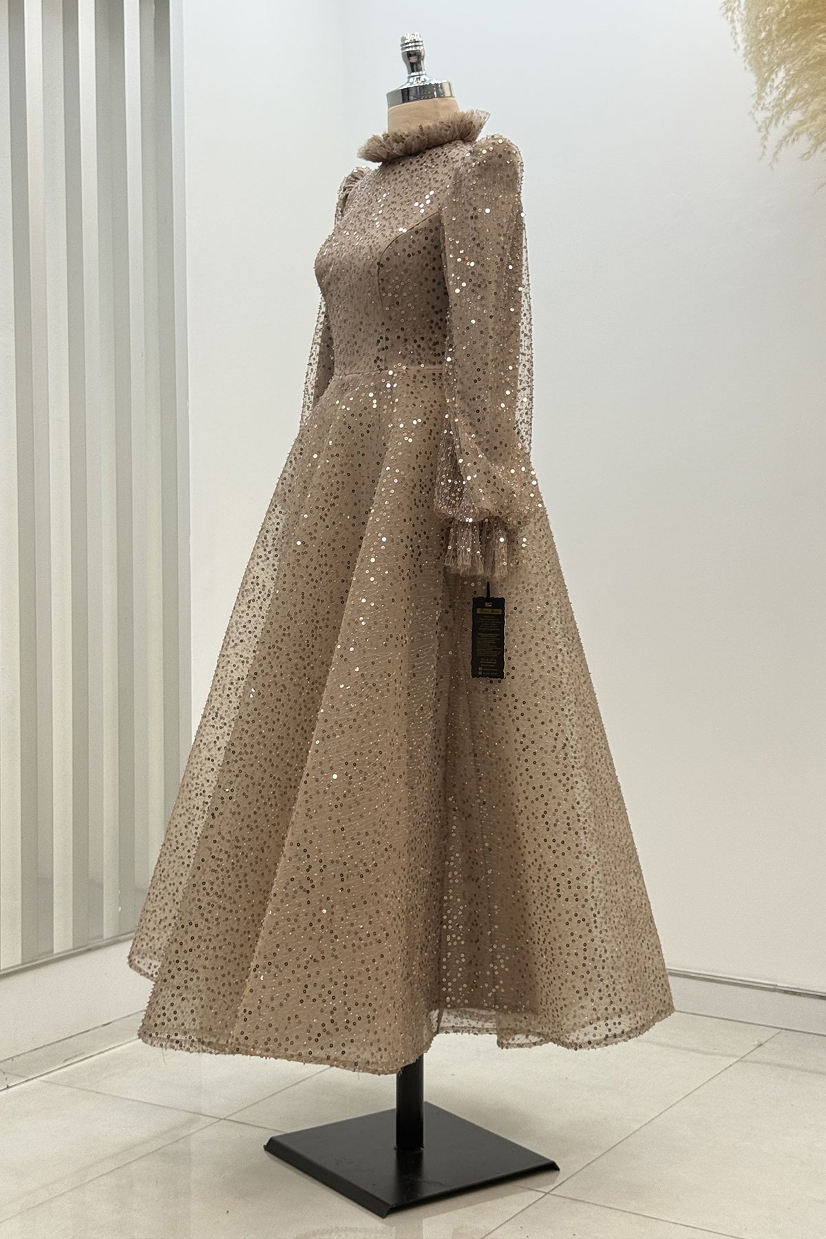 Larin Abiye - RZLRN2706