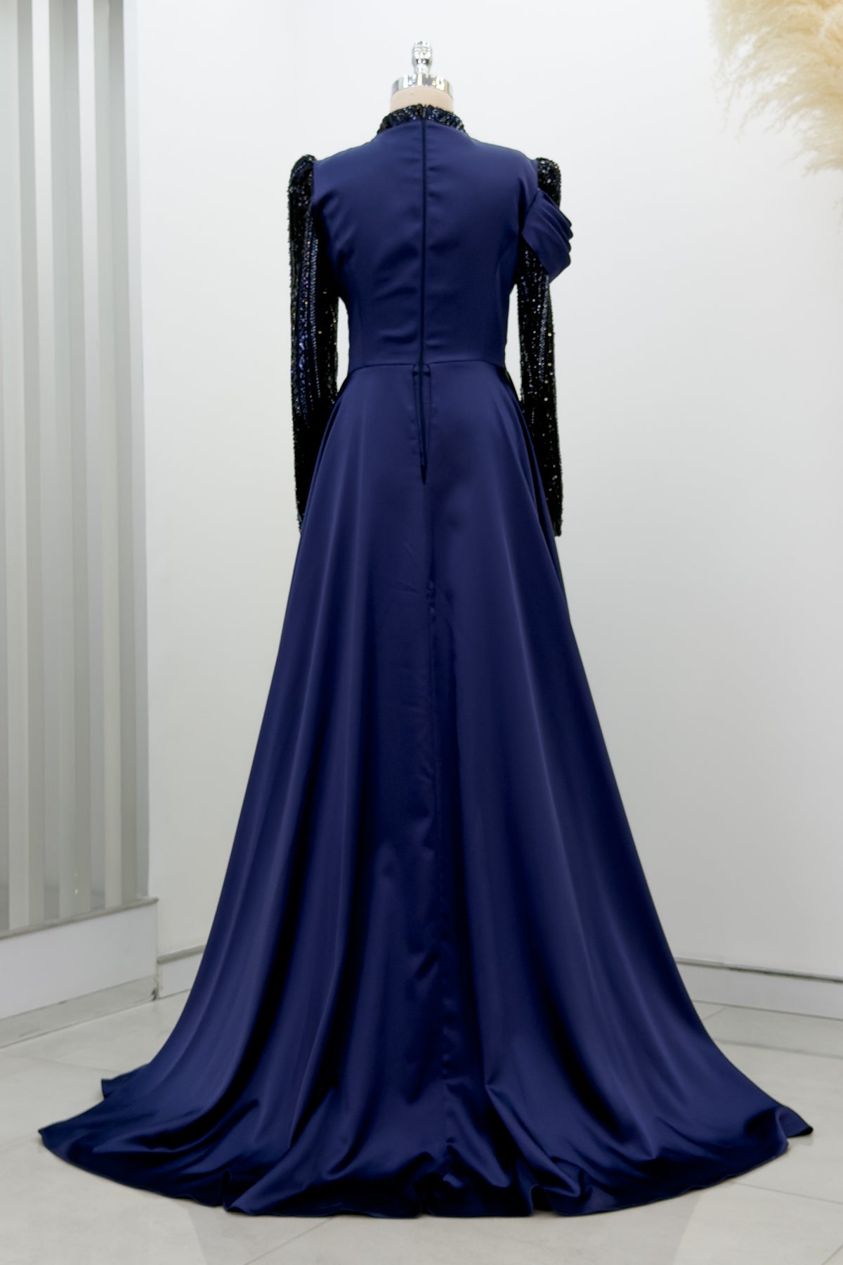 Hailey Abiye - RZHLY0107