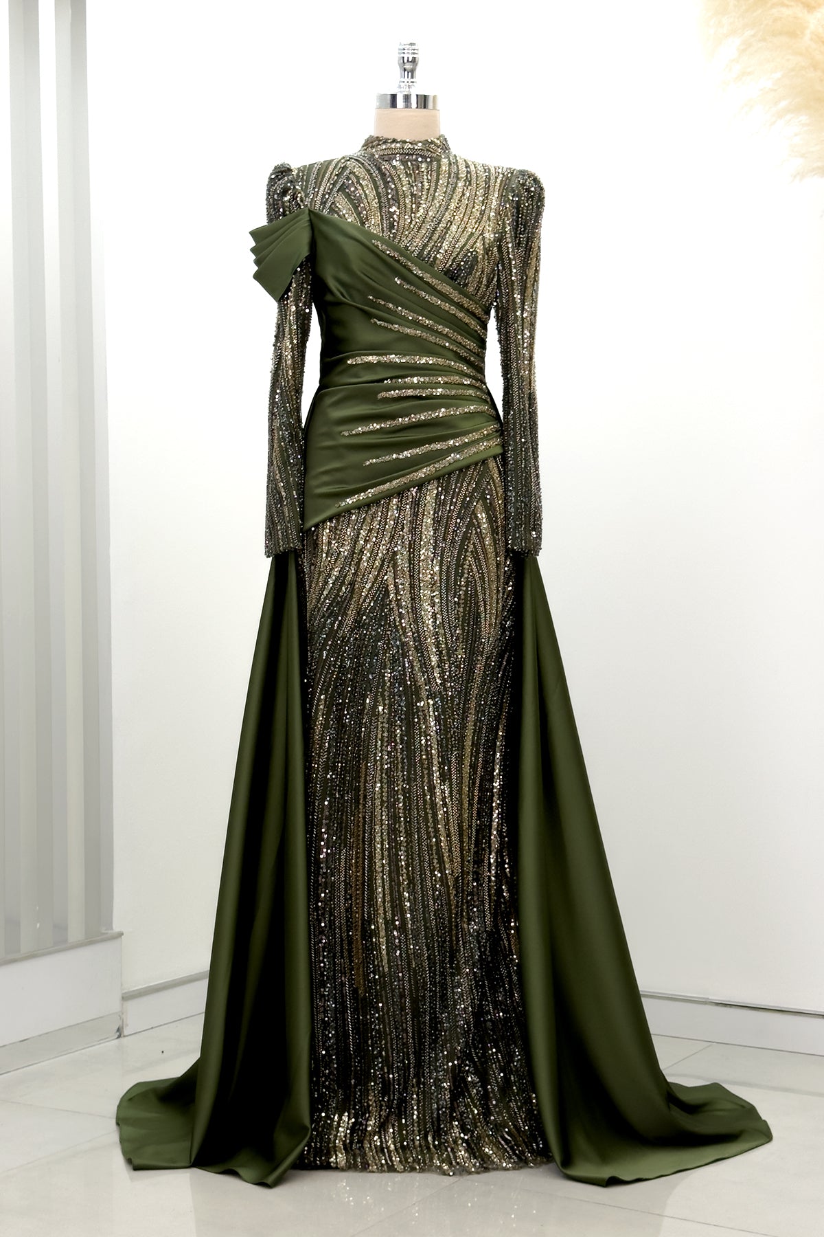 Hailey Abiye - RZHLY0107