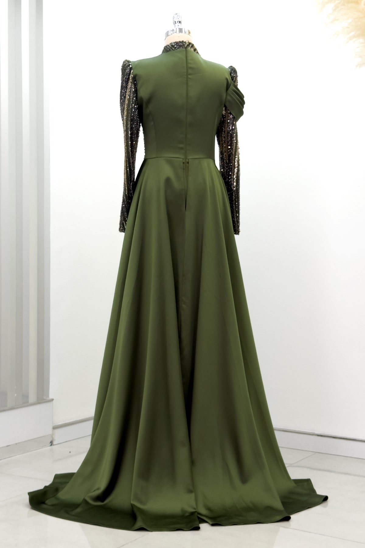 Hailey Abiye - RZHLY0107