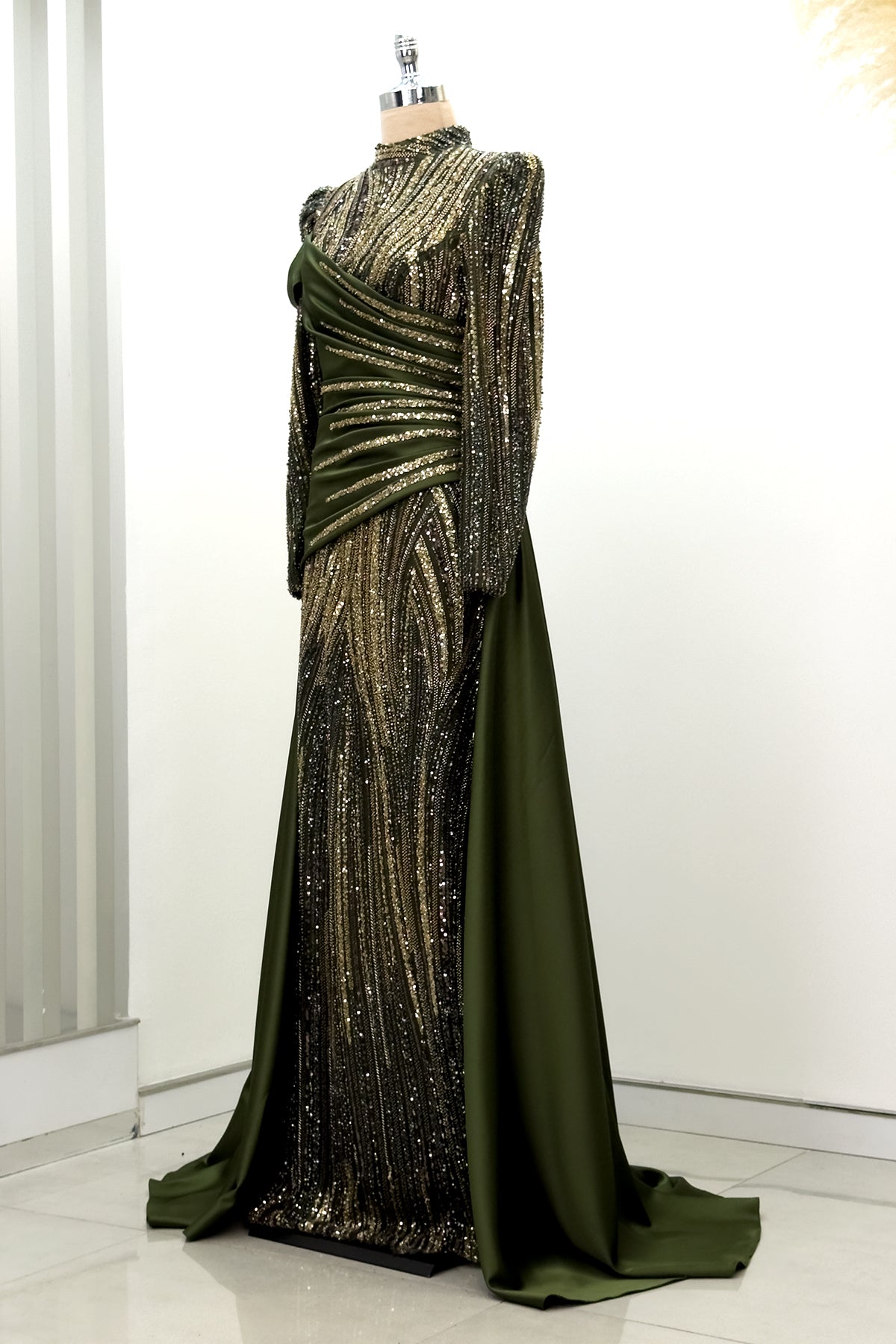 Hailey Abiye - RZHLY0107