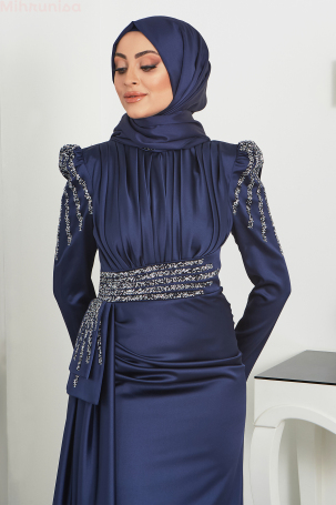 Robe de soirée Alina en satin avec drapé frontal, détails en pierres et traîne - Bleu marine - 3