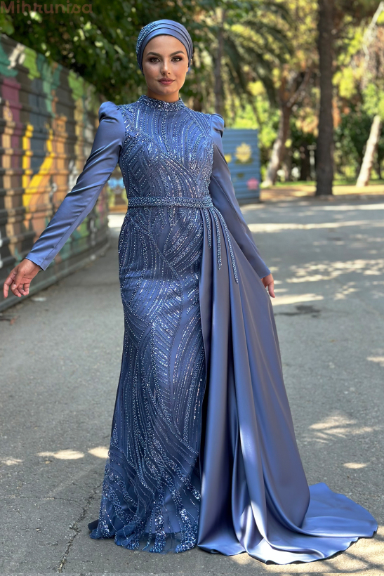 Robe de soiree Diva en satin brode special avec traine portable Indigo