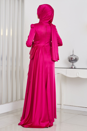 Robe de soirée en satin Dicle avec détails en plumes sur la jupe et broderie sur le devant - Fuchsia - 2