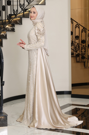 Robe de soirée en satin magnolia avec détail drapé sur les manches et broderie de pierres - Or - 2