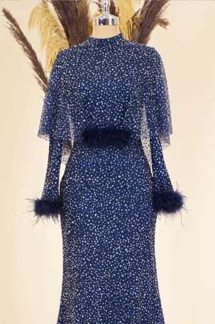 Robe de soirée Fiona avec des manches en plumes et ornée de pierres - Bleu marine - 3