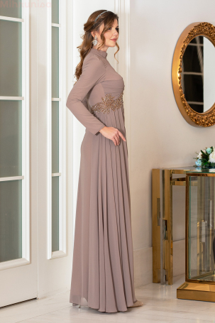 Robe de soirée grande taille en chiffon avec détails de broderie à la taille et aux épaules - Sable - 2