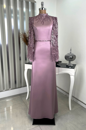 Robe de soirée Mademoiselle avec des manches cape, des plumes et des paillettes - Lilas 