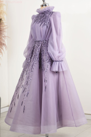 Robe de soirée mi-longue en tulle Patrice à design spécial avec broderie appliquée - Lilas - 4